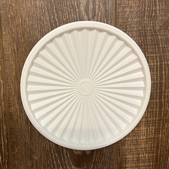 Vintage Tupperware Servalier Canister - Brown with White Lid - Picture 9 of 11